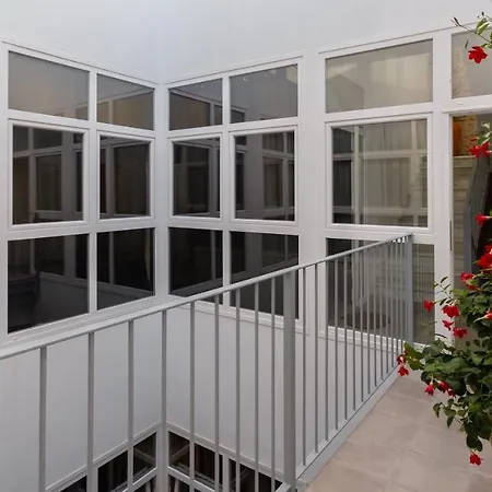 Semiloft Romantico Catedral Con Soleada Azotea Comunitaria